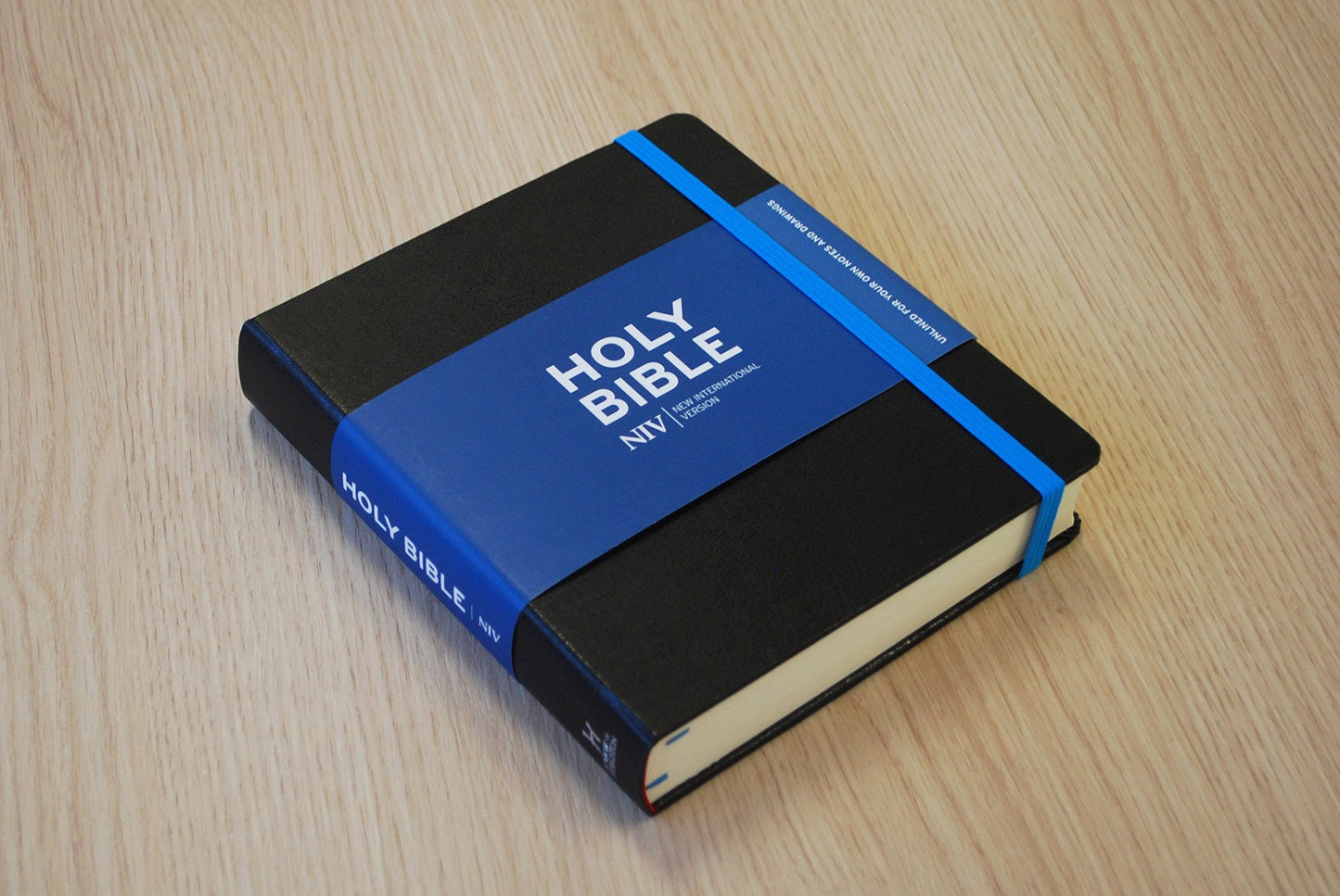 NIV Black Journalling Bible with Unlined Margins